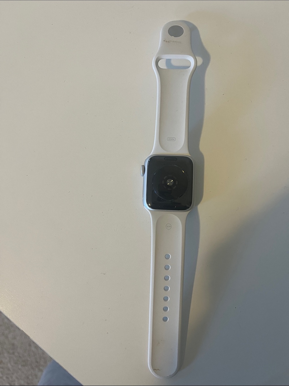 White Apple Watch SE 4.0 MM with White Silicone Band - Picture 2 of 3